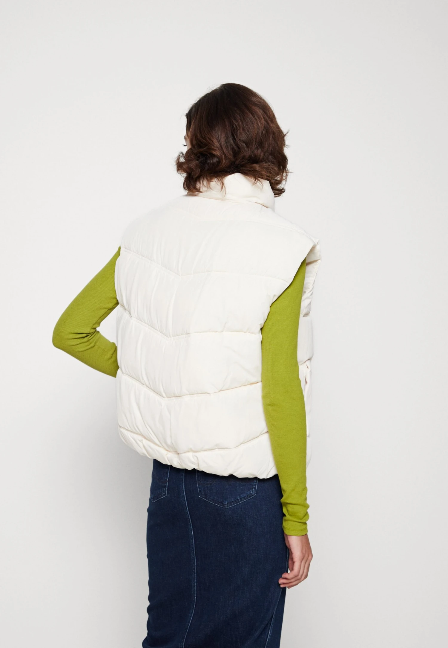 Even&Odd Veste Sans Manches - Off-White – Image 3