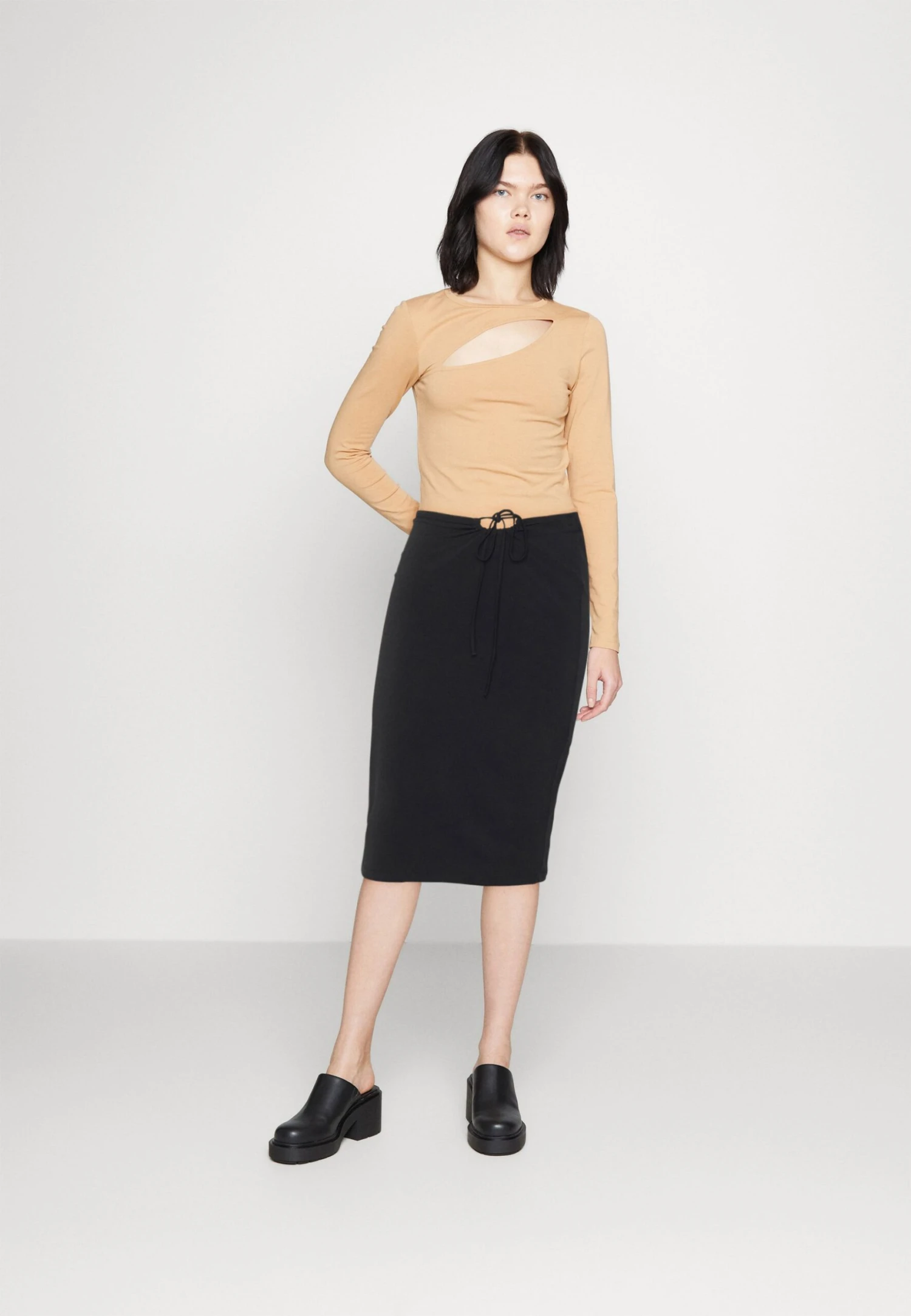 Even&Odd Jupe Crayon - Black – Image 2