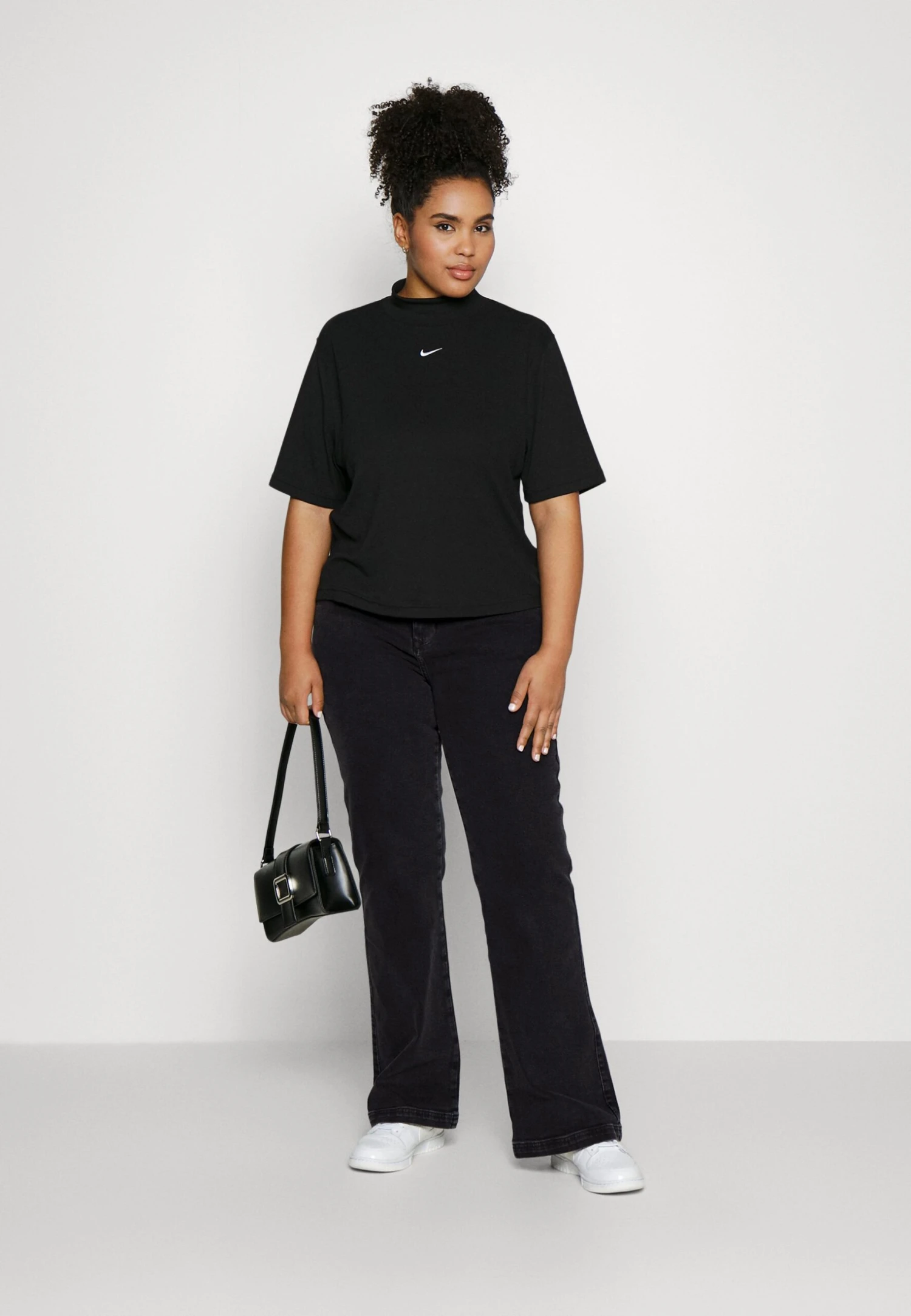 Young Washed Clean Kick Flare - Jean Bootcut - Black Denim â Image 2