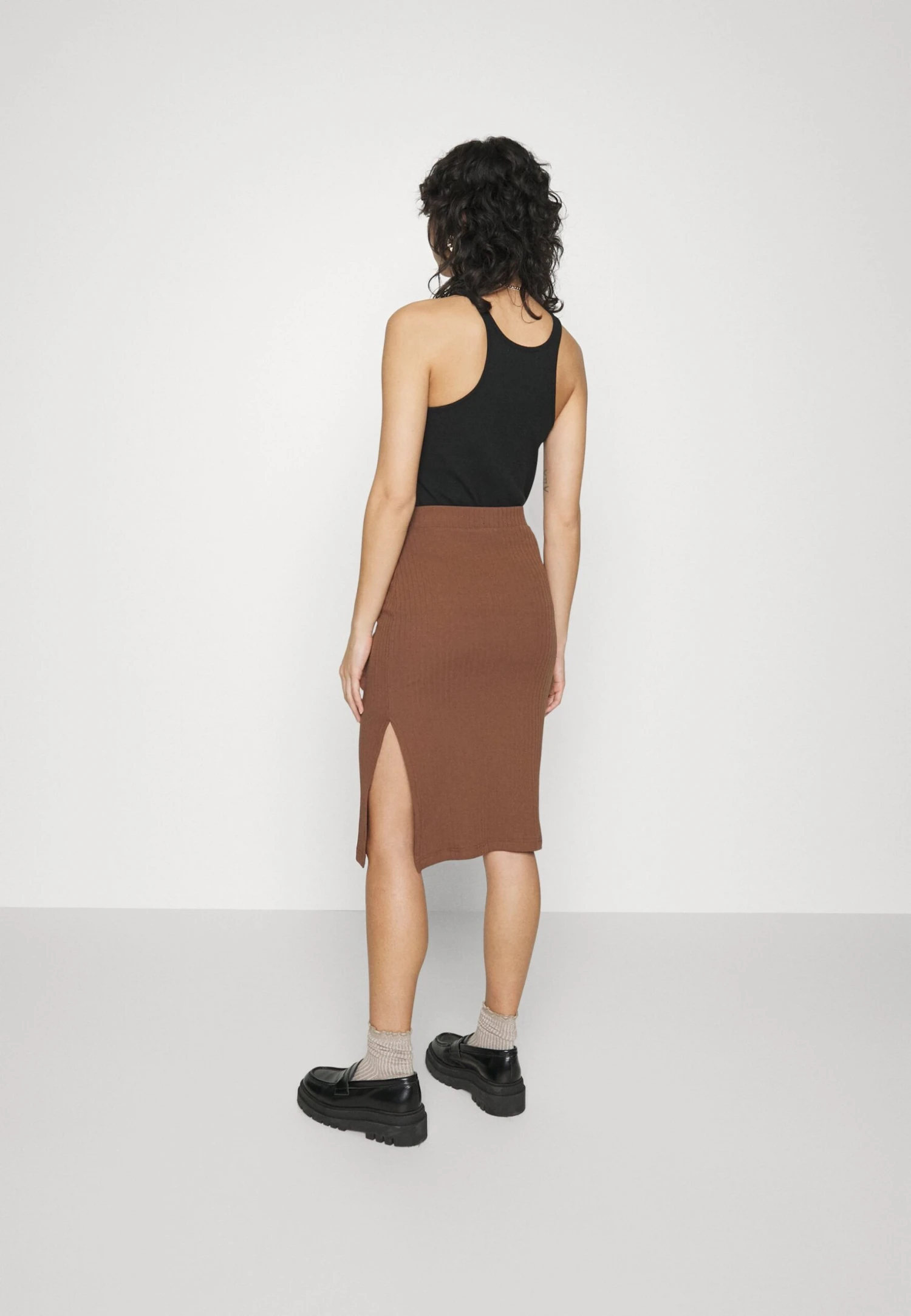 Pencil Skirt With Slit - Jupe Crayon - Brown – Image 3
